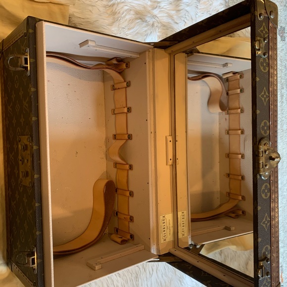Louis Vuitton Makeup Trunk - Picture 8 of 8